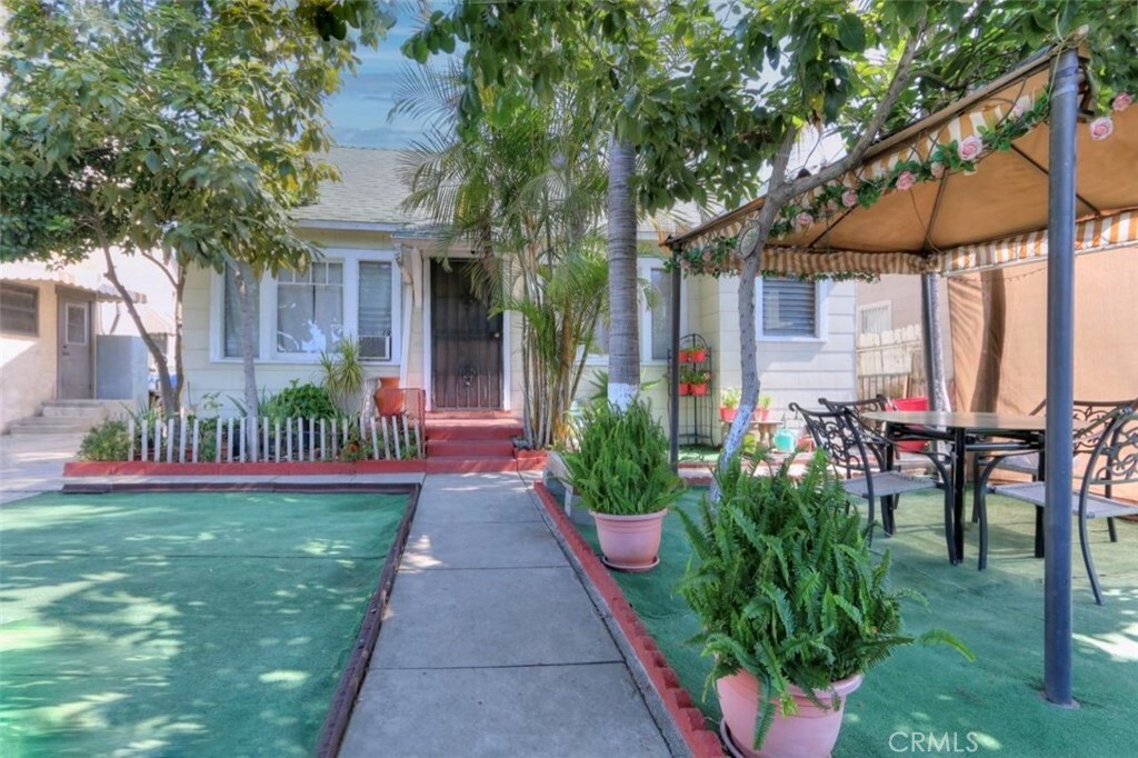 Property Photo:  4405 E 55th Street  CA 90270 