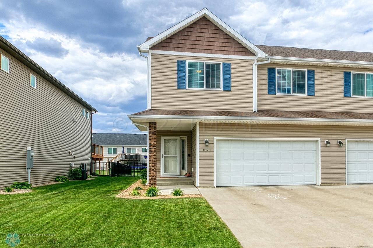 Property Photo:  1020 30 Avenue W  ND 58078 