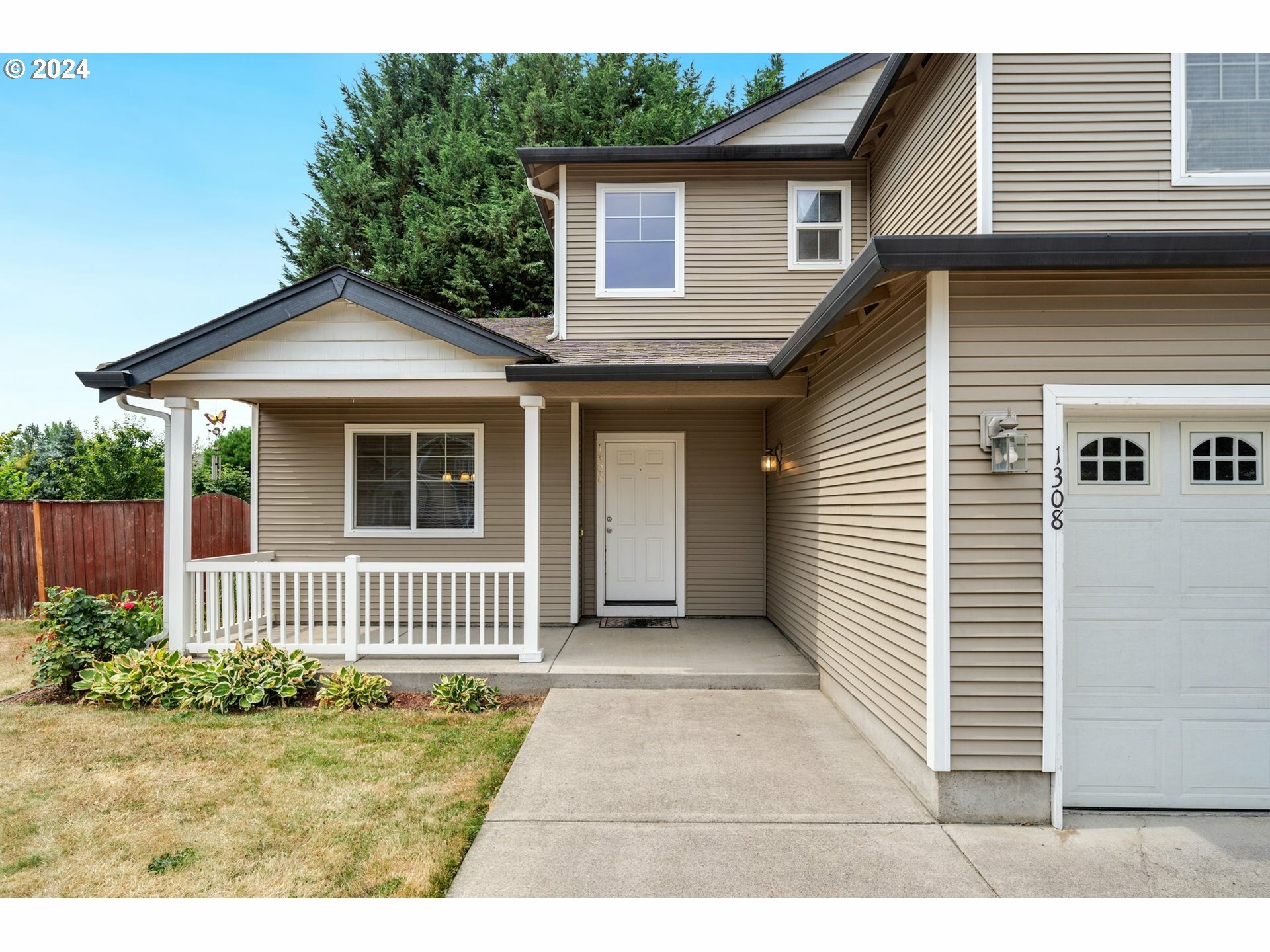 Property Photo:  1308 NW 15th Ct  WA 98604 