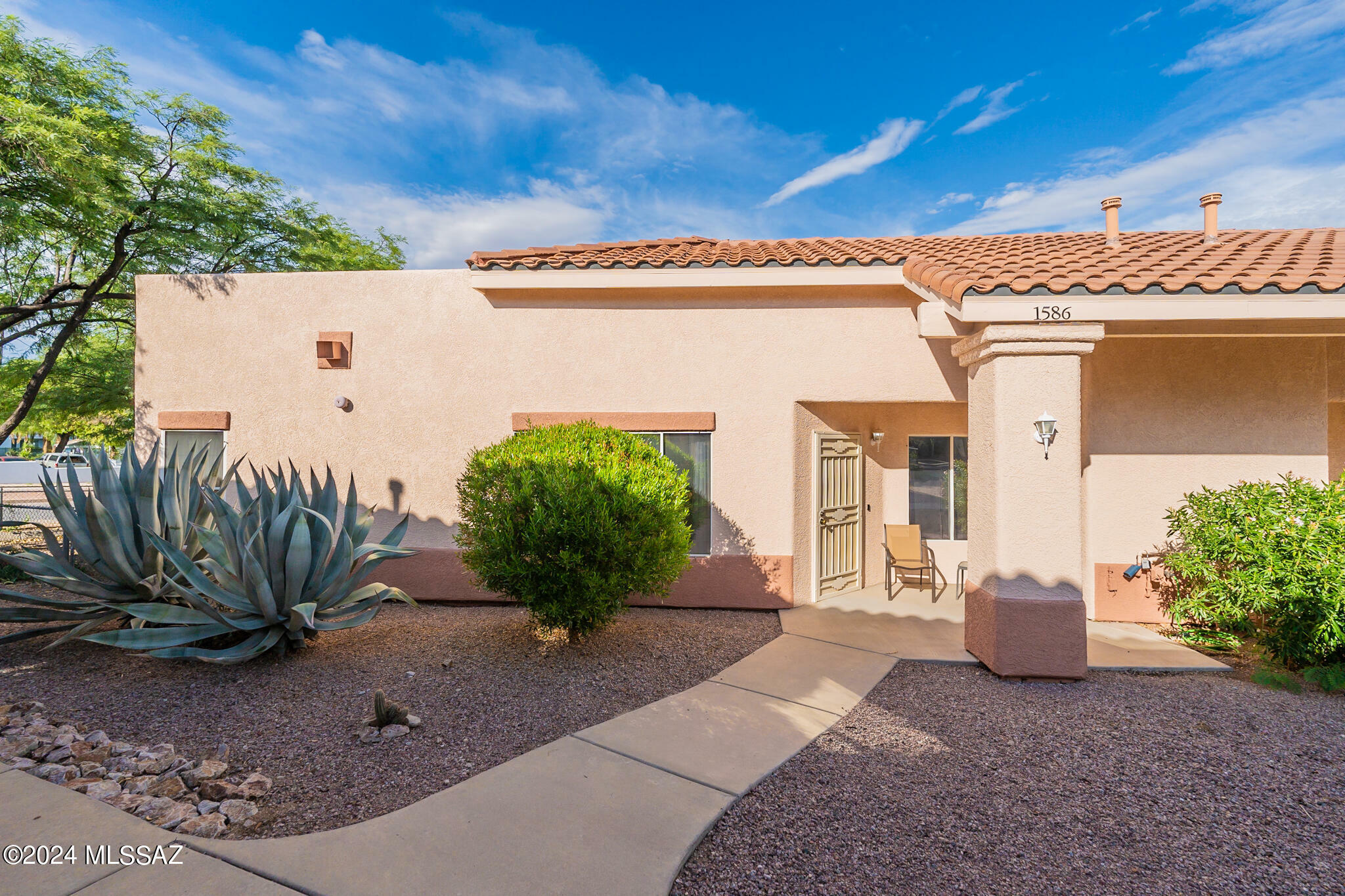 Property Photo:  1586 N Pso La Tinaja  AZ 85614 