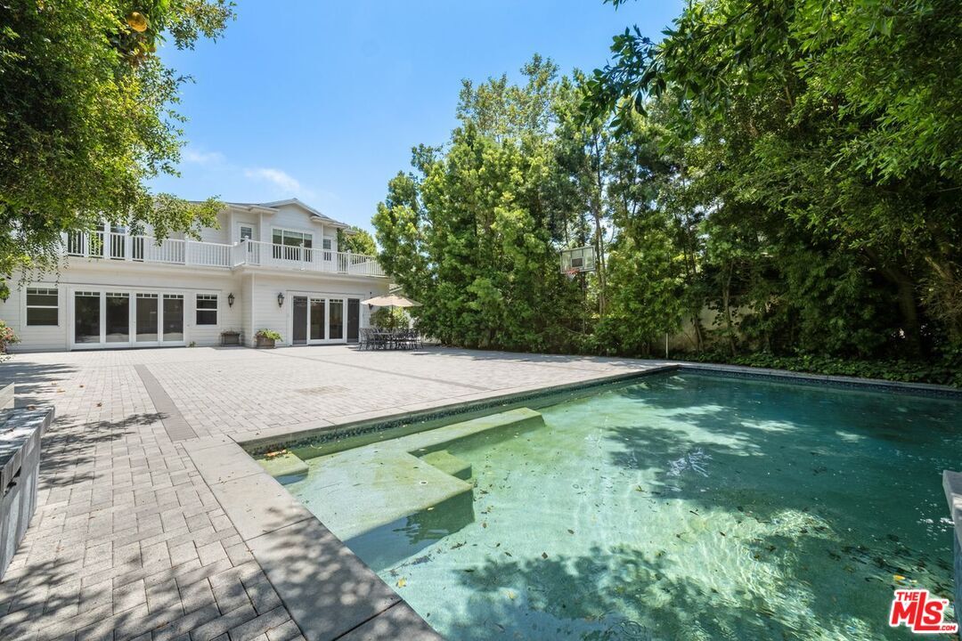 Property Photo:  453  S Bentley Ave  CA 90049 