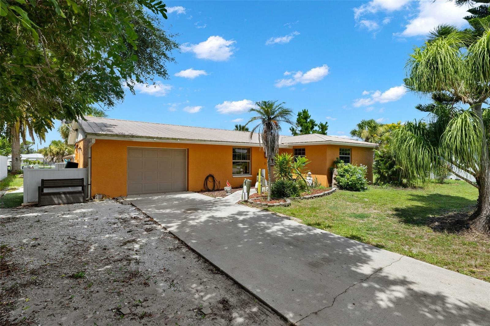 Property Photo:  400 Adams Court NW  FL 33952 