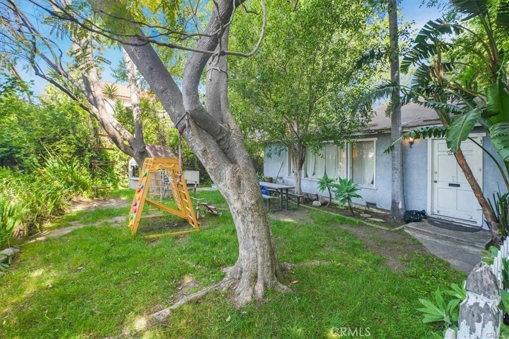 Property Photo:  2005 Peyton Avenue  CA 91504 