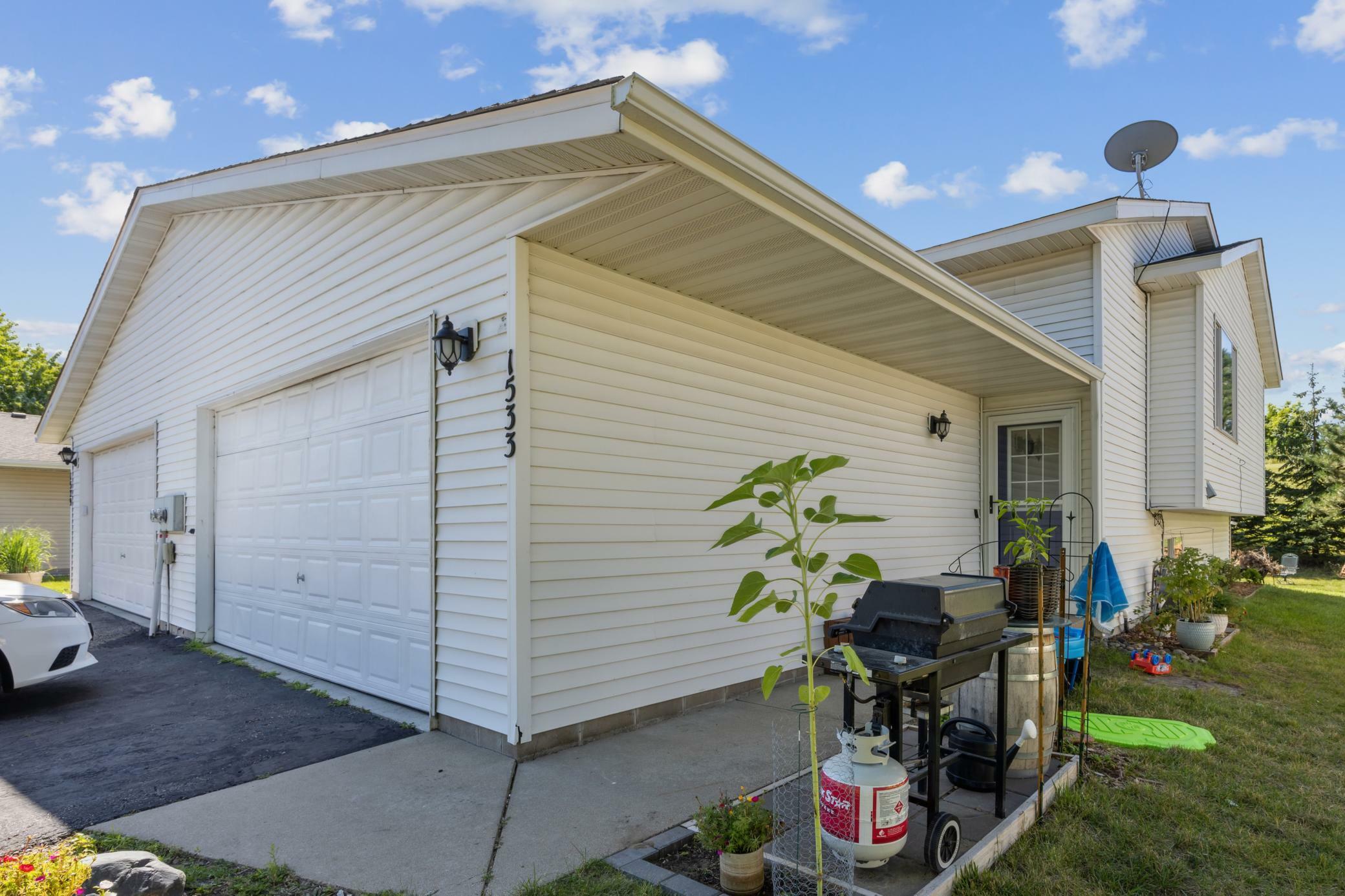 Property Photo:  1533 McIntosh Circle  MN 55379 