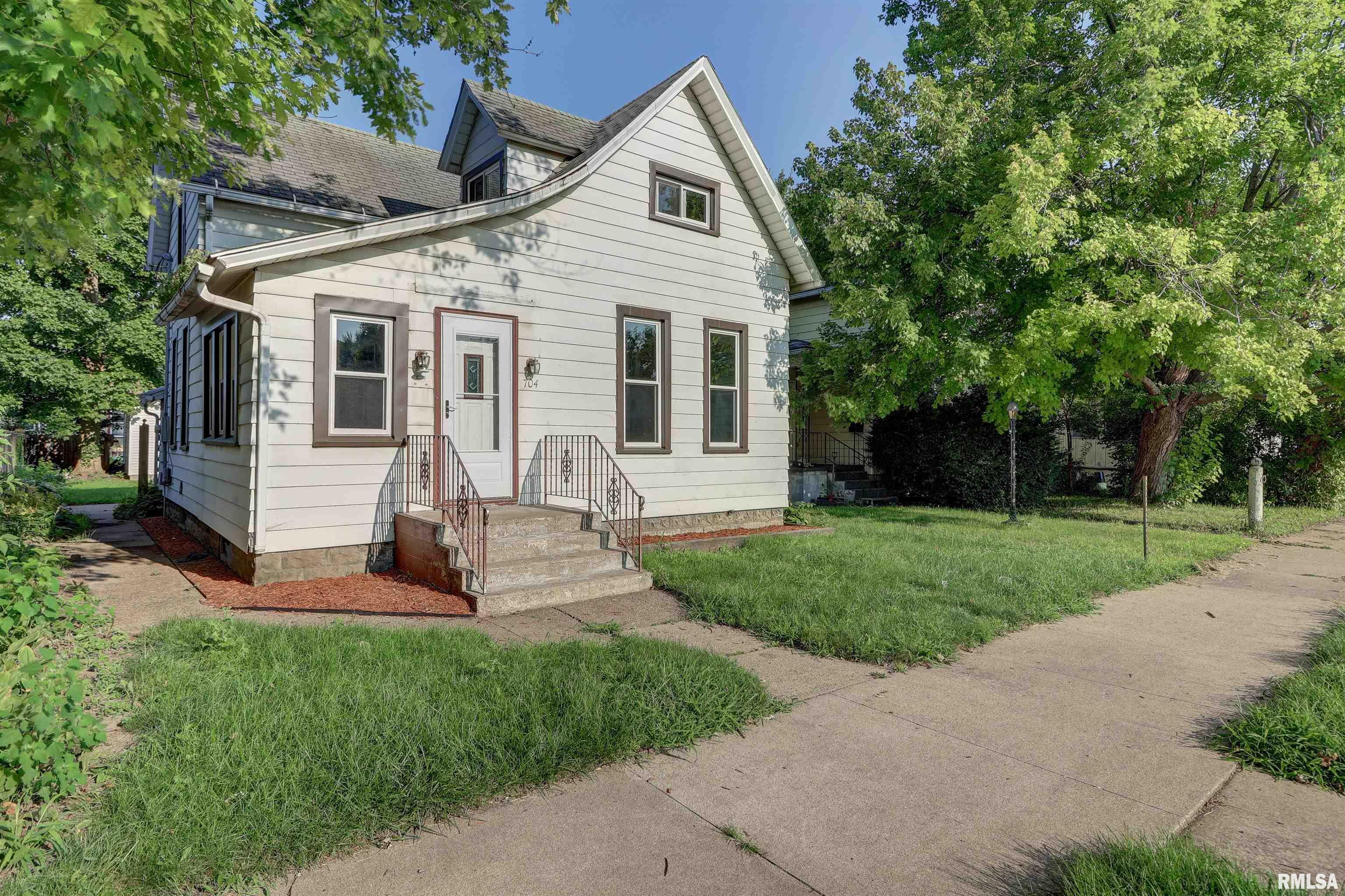 Property Photo:  704 N 3rd Street  IA 52732 