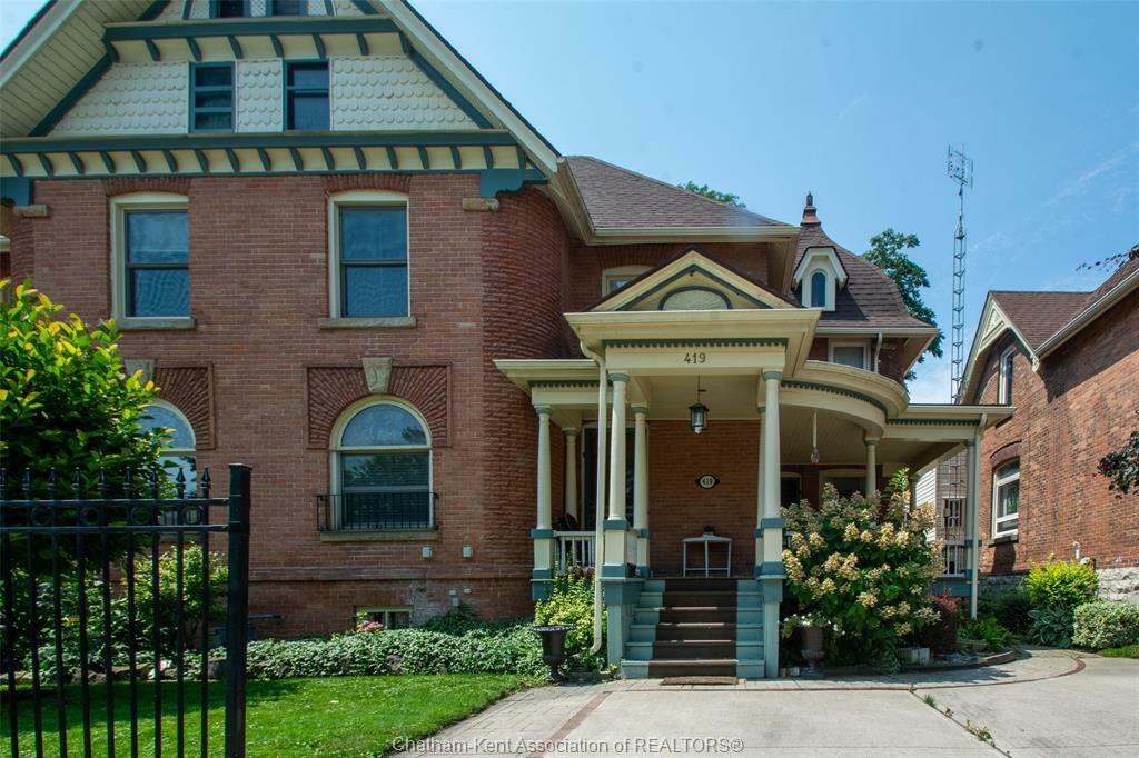 Photo de la propriété:  419 King Street West  ON N7M 1G3 