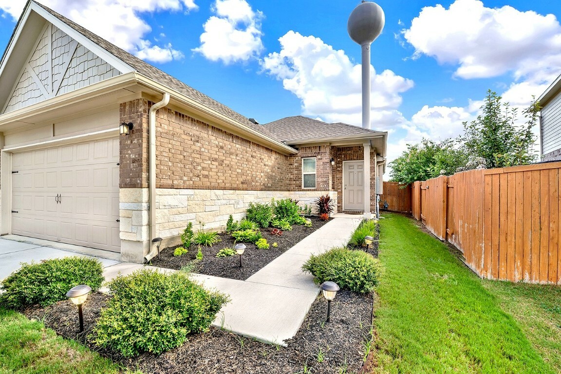 Property Photo:  164 Pelican Bay Circle  TX 78640 