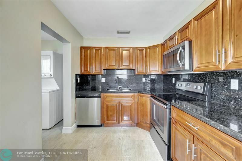 Property Photo:  600 NE 57th Ct  FL 33334 