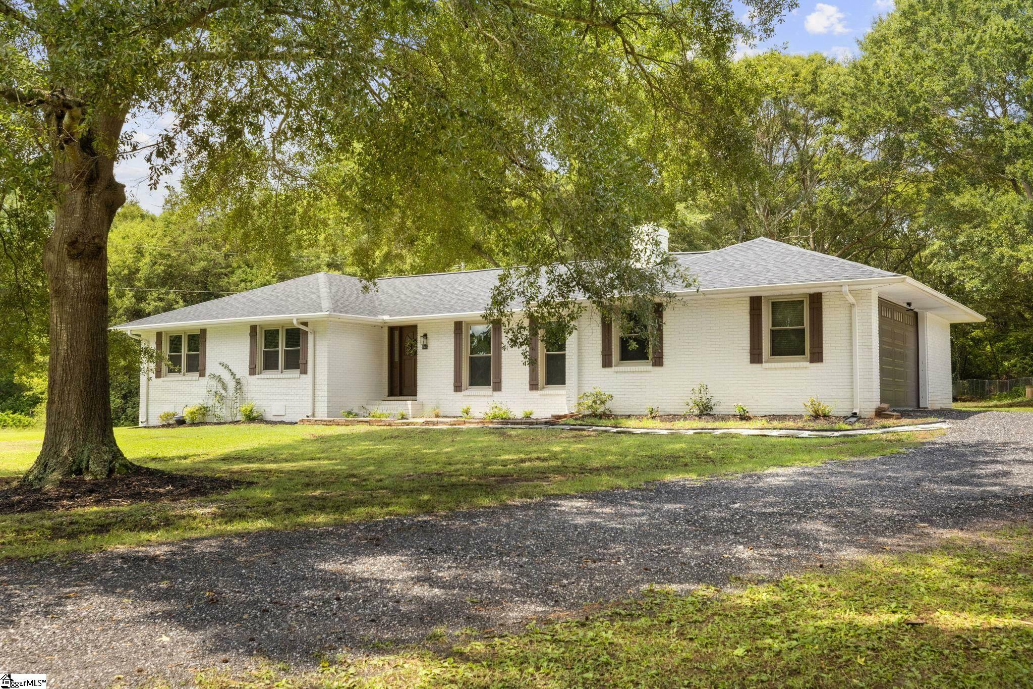 Property Photo:  745 Canterbury Trail  SC 29644 