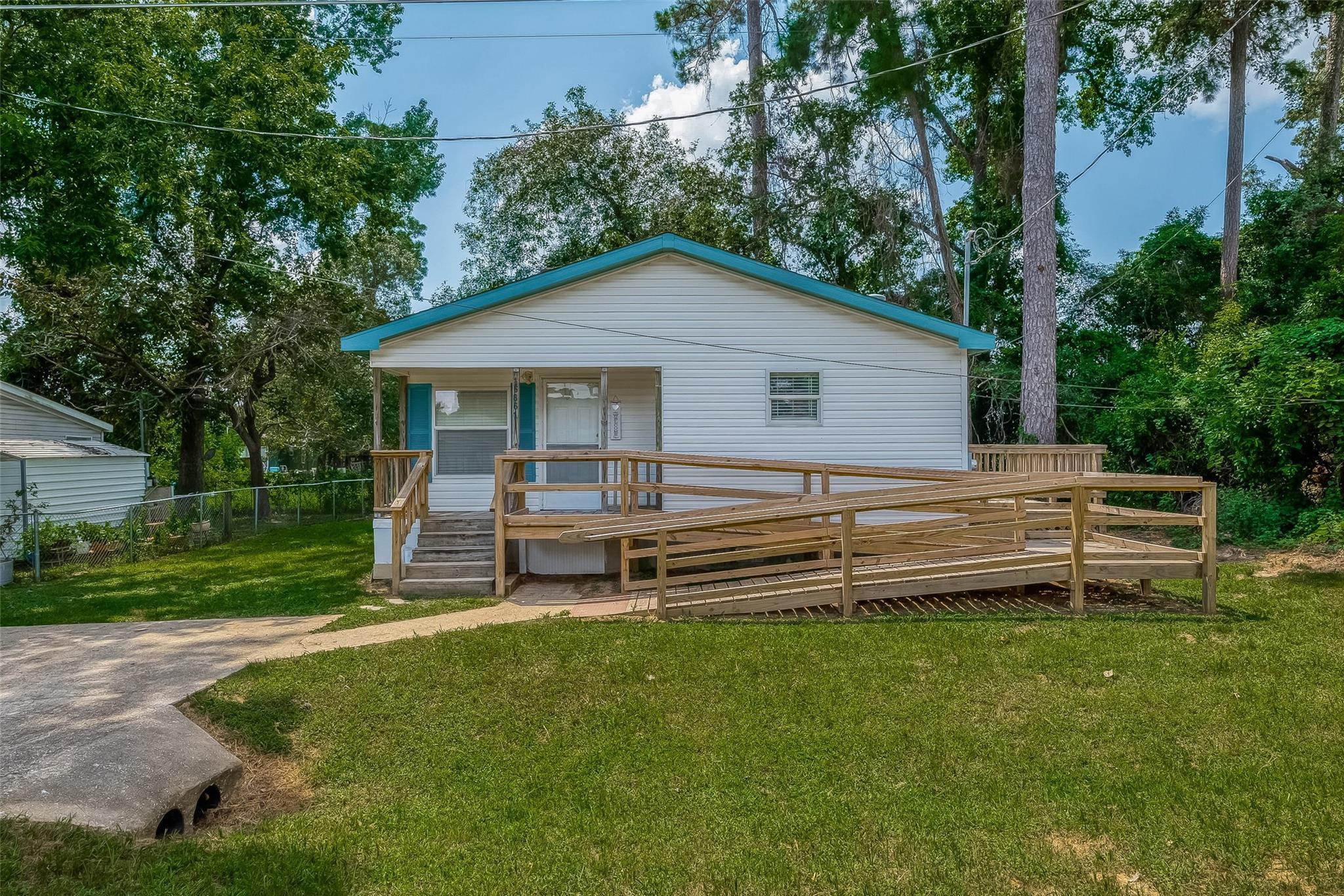Property Photo: 16861 W Lynbrook TX 77316