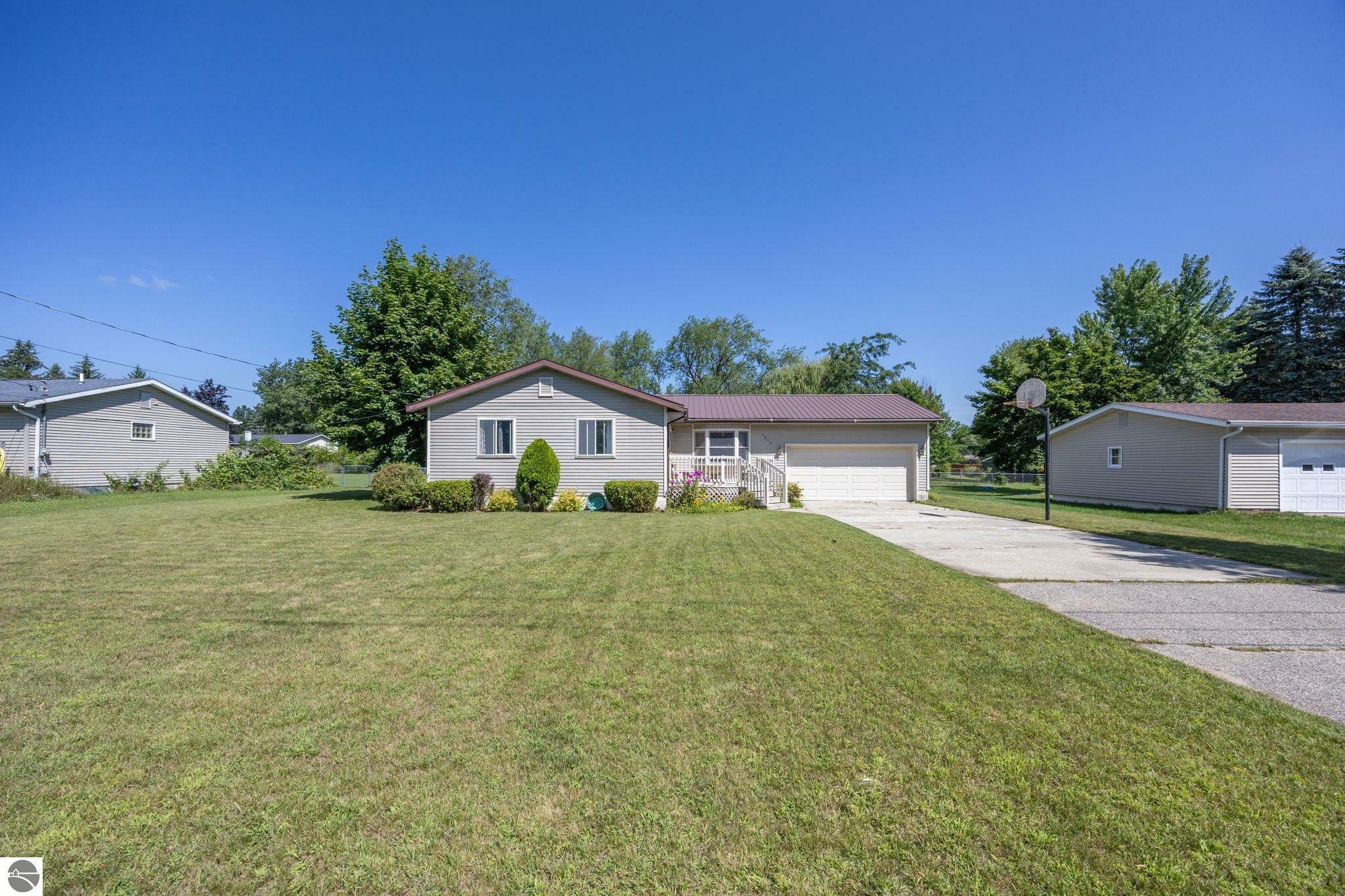 Property Photo:  1810 Shadyside Drive  MI 49601 