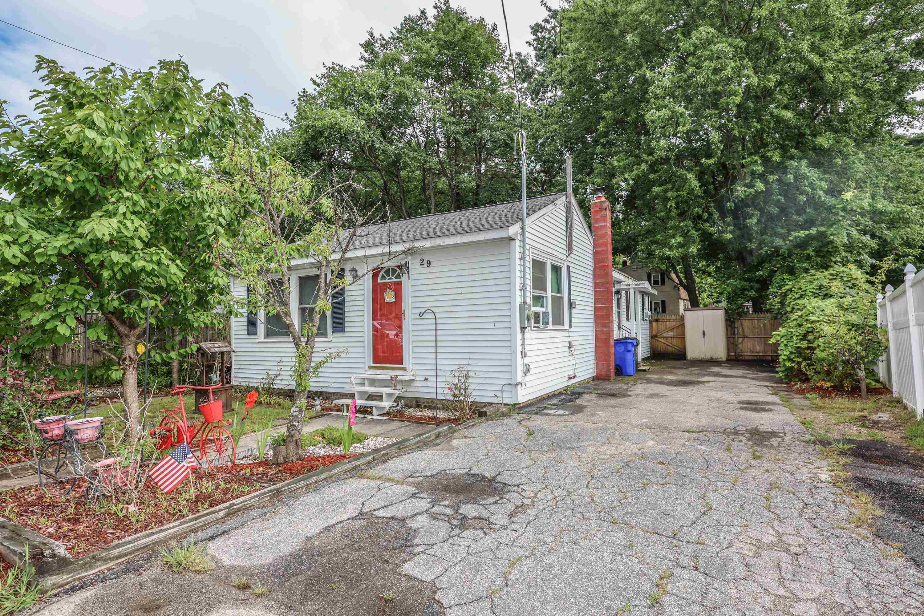 Property Photo:  29 Shore Drive  NH 03045 