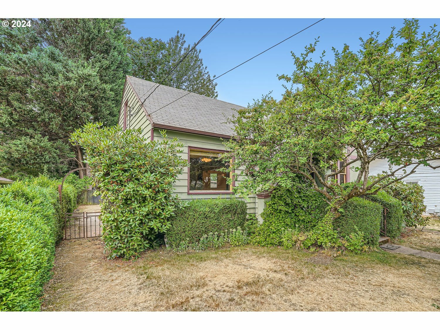 Property Photo:  125 SE Franklin St  WA 98607 