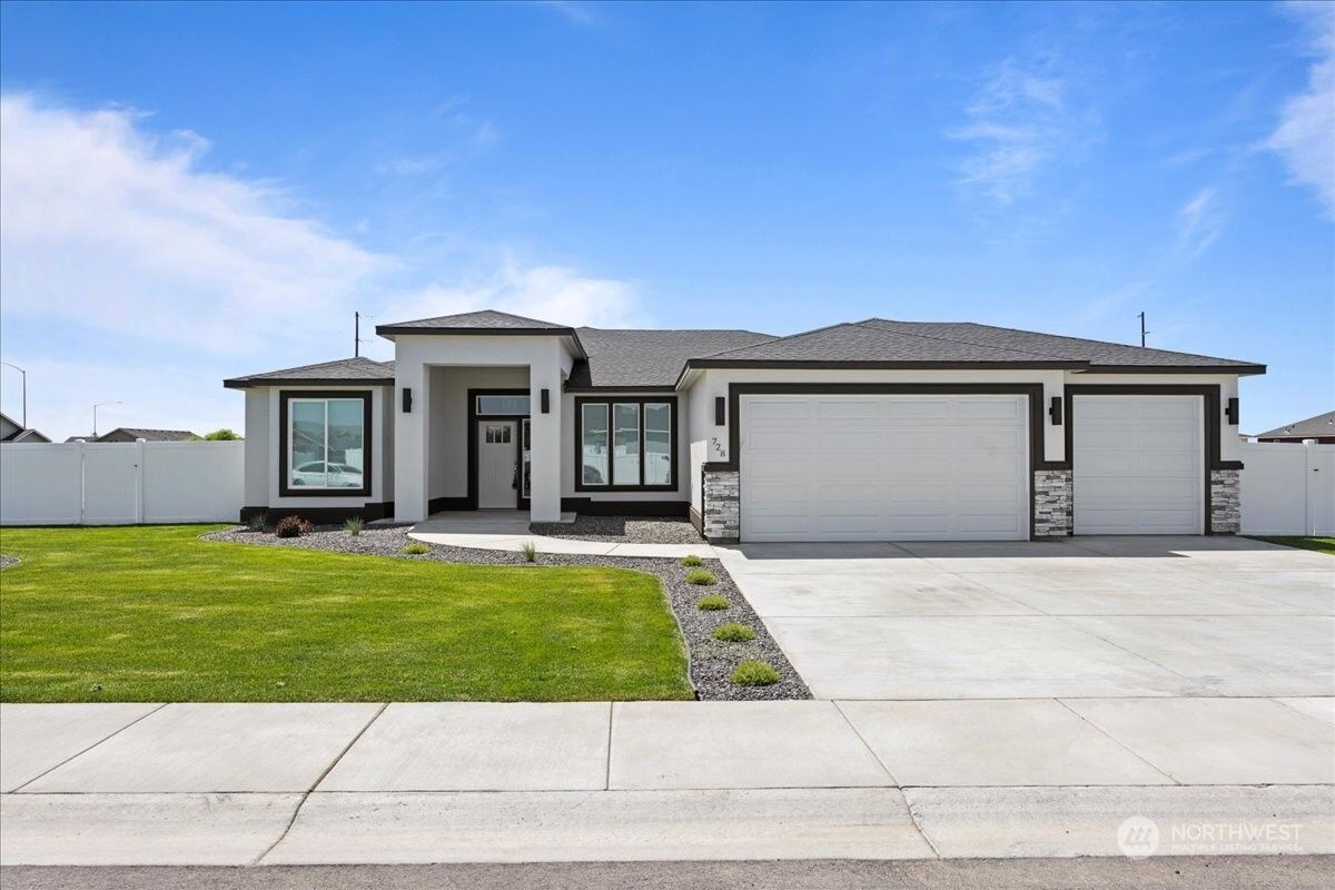 Property Photo:  1401  7th Avenue NE  WA 98848 
