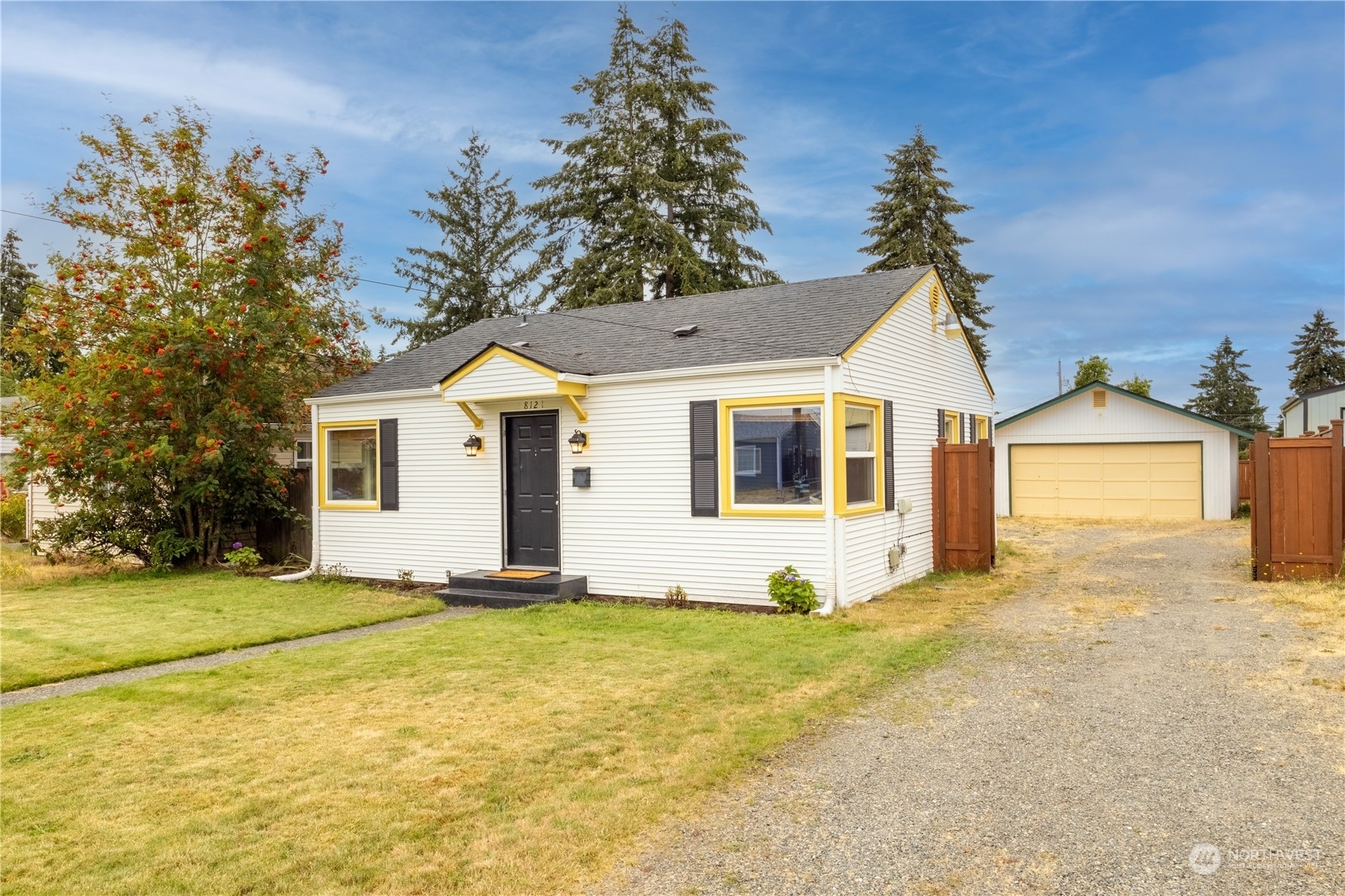 Property Photo:  812 S Hawthorne Street  WA 98465 