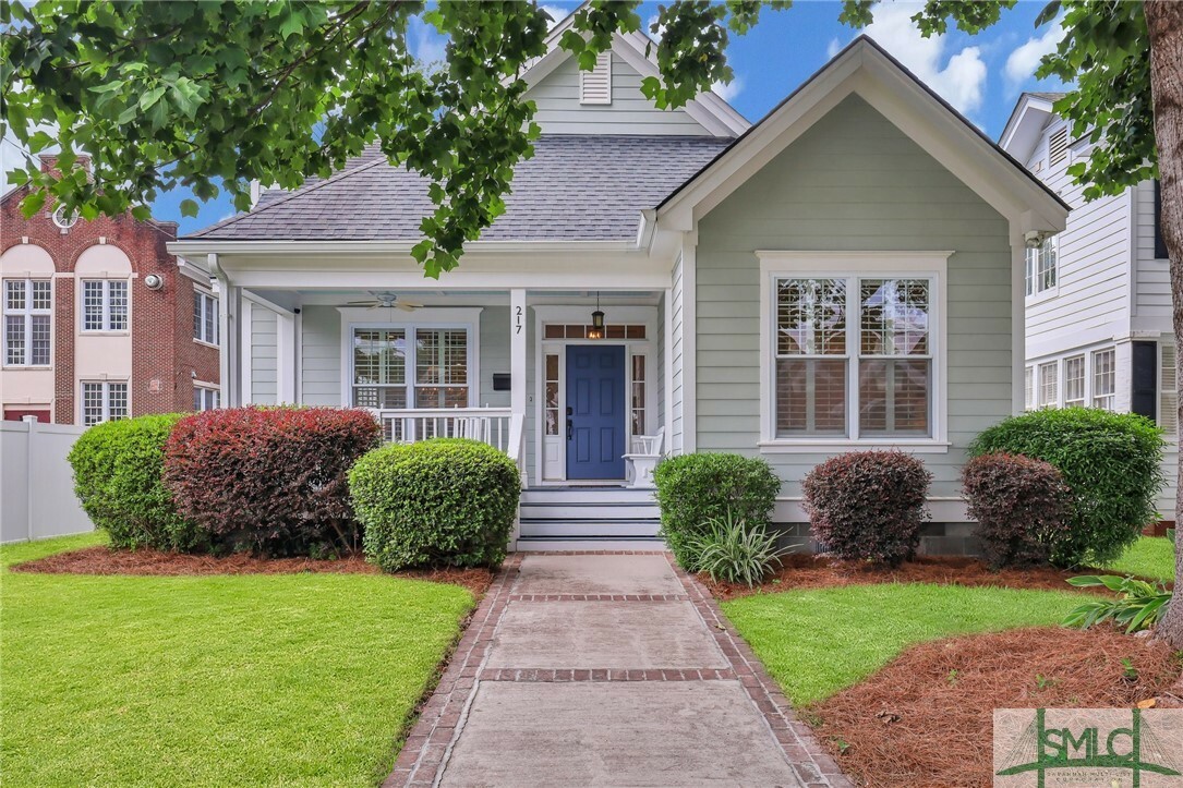 Property Photo:  217 E 48th Street  GA 31405 