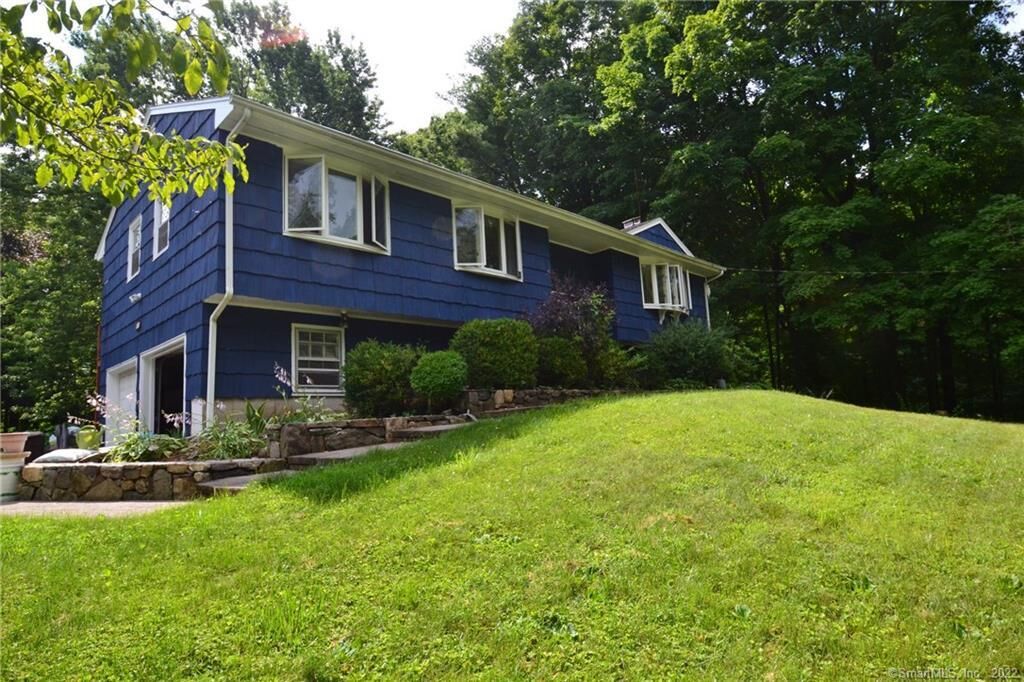 Property Photo:  102 Riverside Drive  CT 06877 