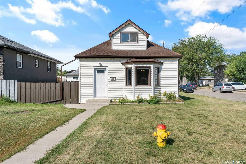 Property Photo:  239 M Avenue N  SK S7L 2S2 