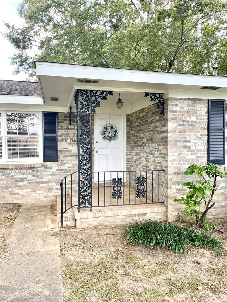 Property Photo:  1336 E Selma Street  AL 36301 