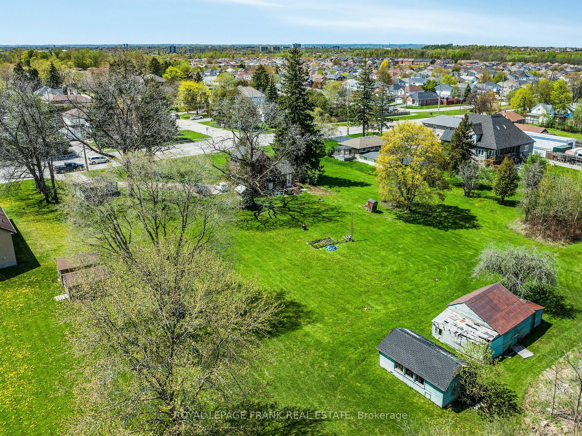 Photo de la propriété:  411 Townline Rd N  ON L1E 2J4 