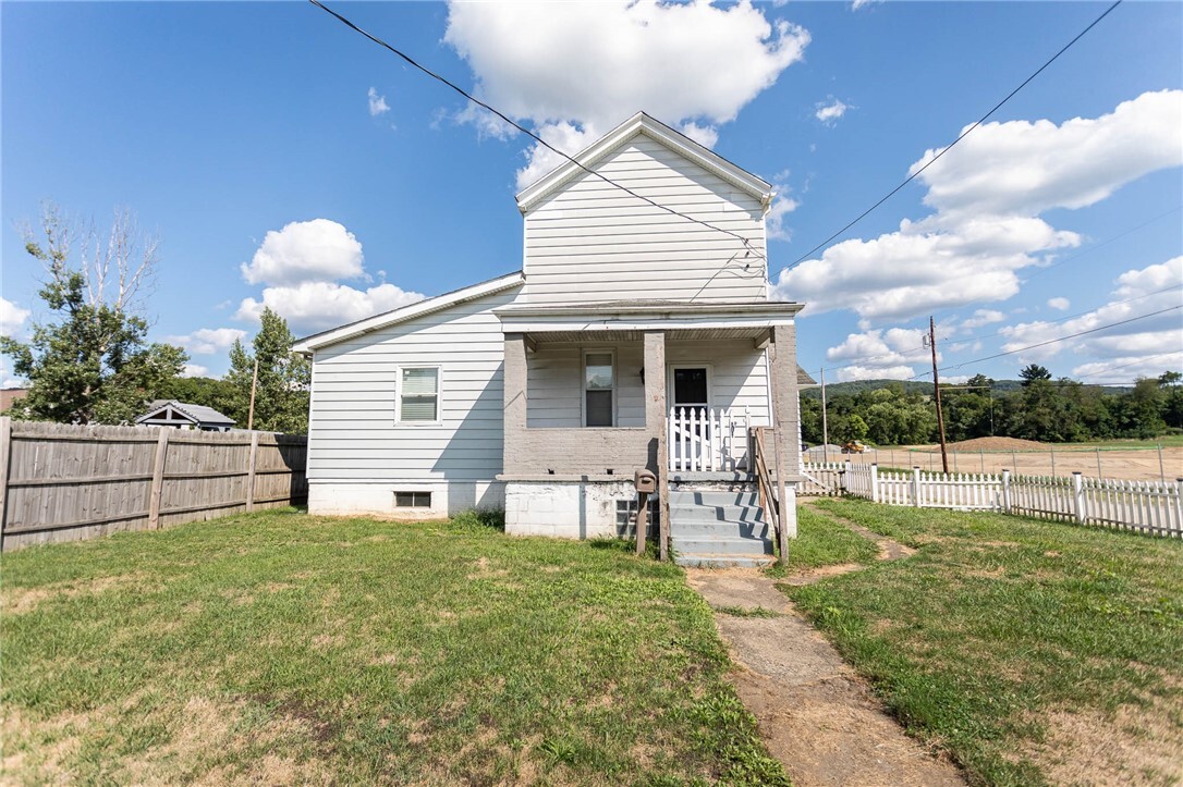 Property Photo:  1211 S Arch St  PA 15425 