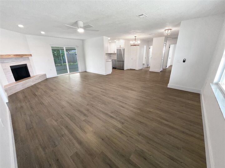 Property Photo: 1530 Lamplighter Way FL 32818