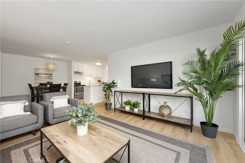 Property Photo:  607 S Prospect Avenue 201  CA 90277 