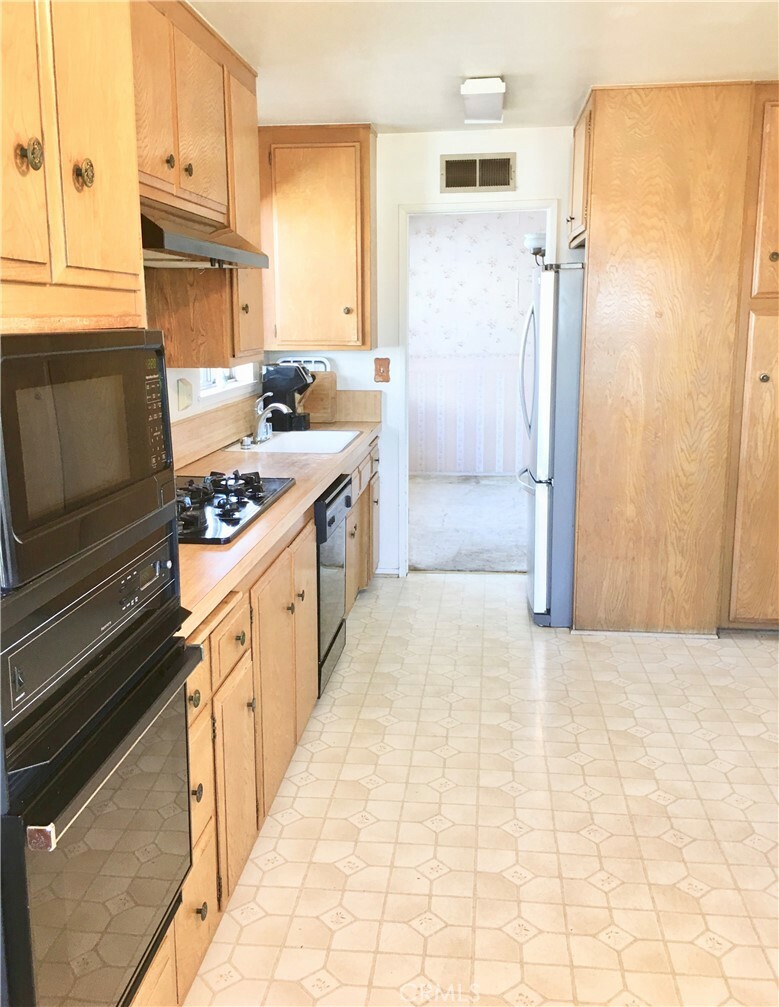 Property Photo:  1820 W 246th Street  CA 90717 