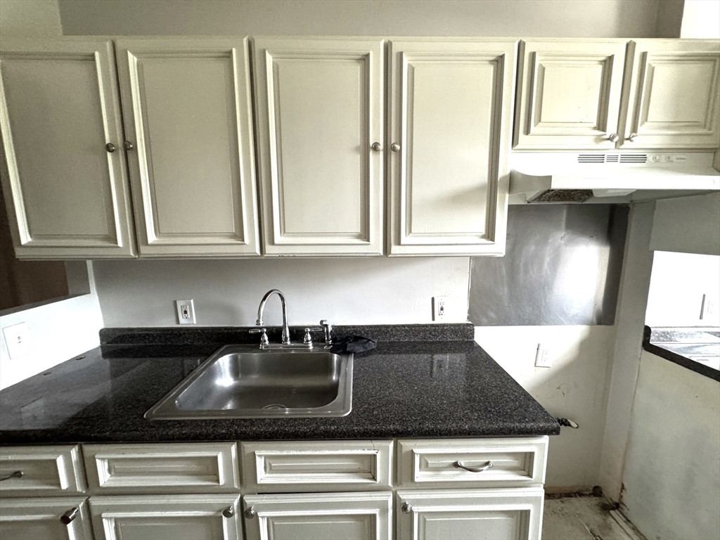 Property Photo: 15 Huss Ct 305 MA 01905