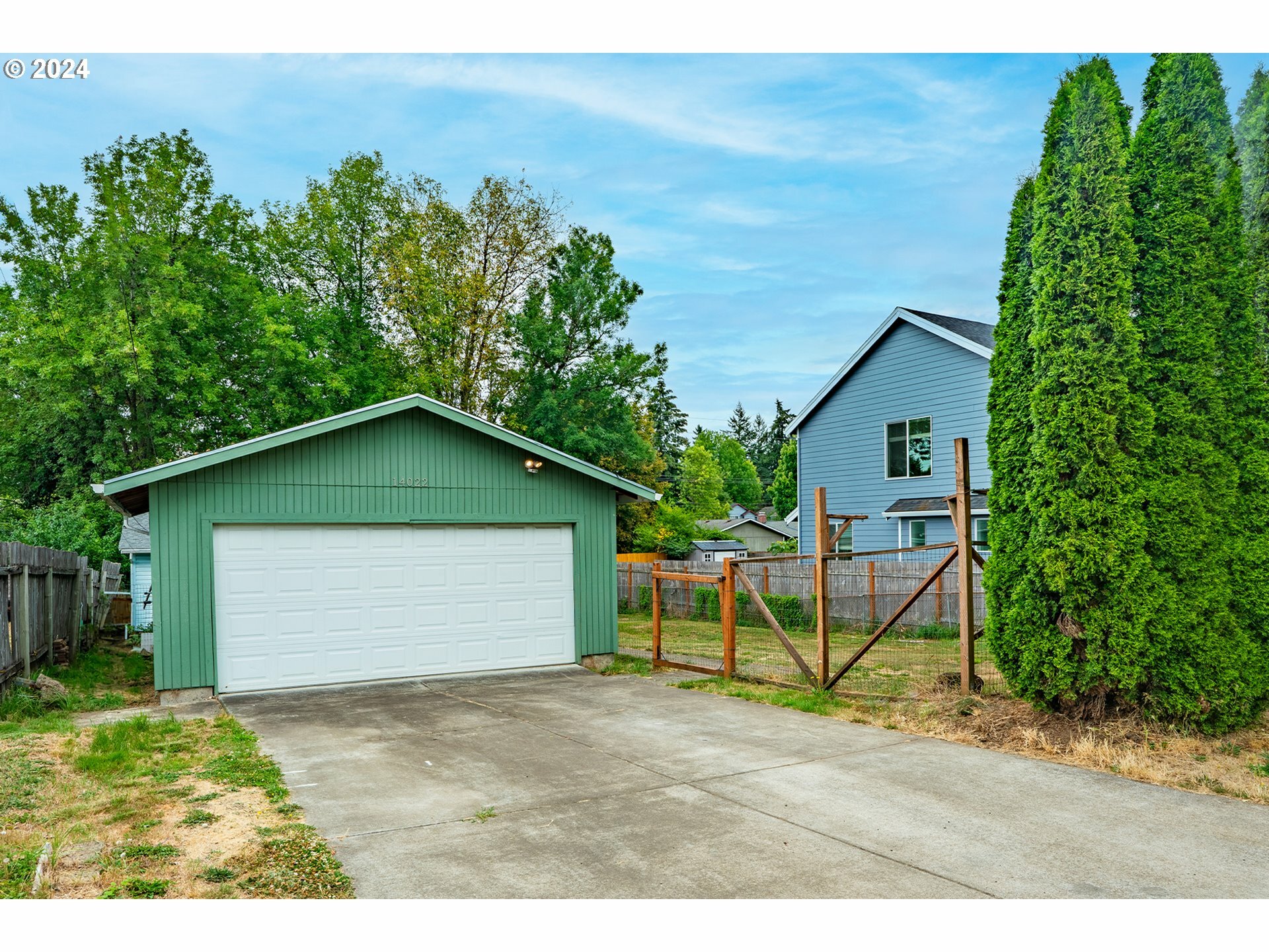 Property Photo: 14022 SE Lee Ave OR 97267