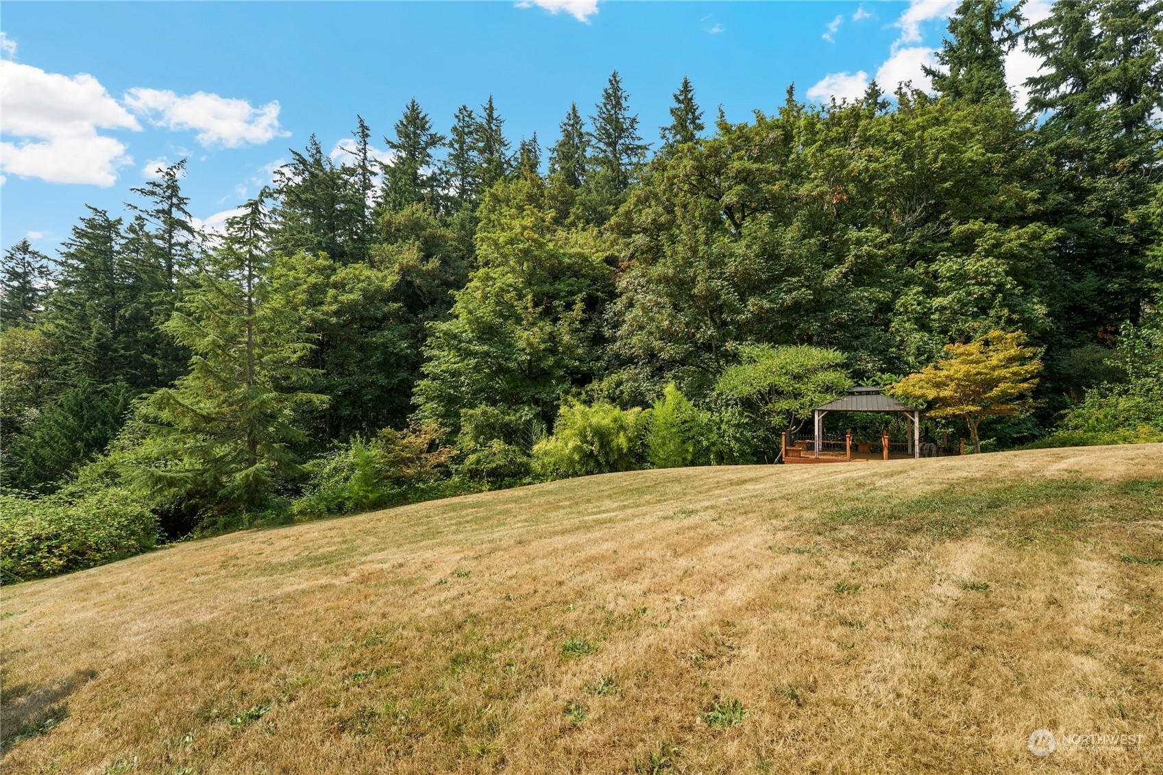 Property Photo:  19516 SE 23 Street  WA 98075 