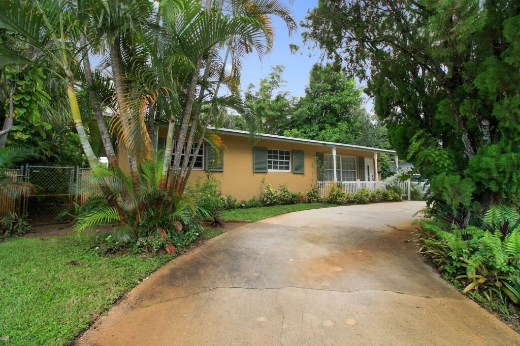 Property Photo:  500 26th Street  FL 33407 