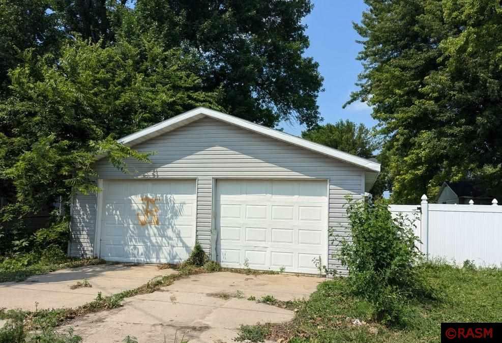 Property Photo:  509 SE Summit Street  MN 56085 