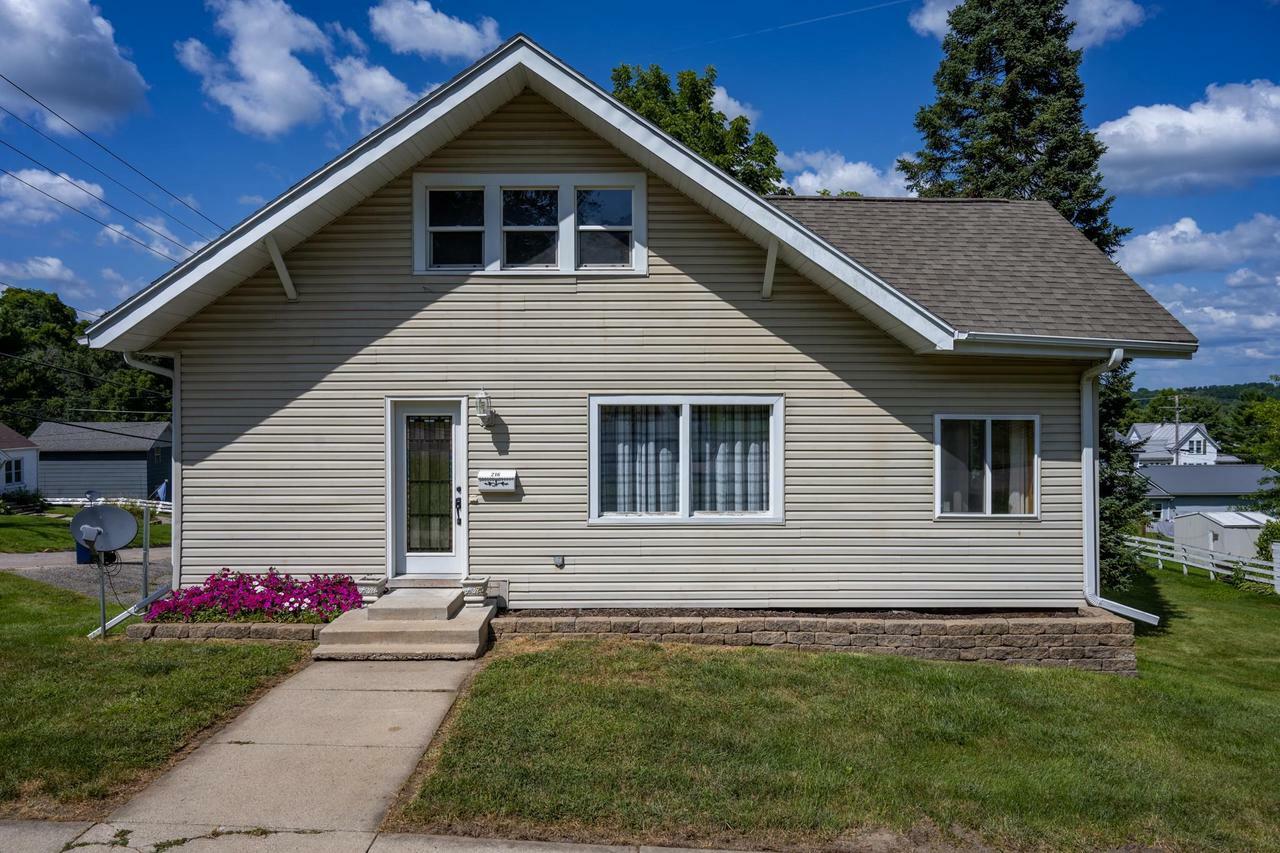 Property Photo:  216 Nassau Street  WI 53929 