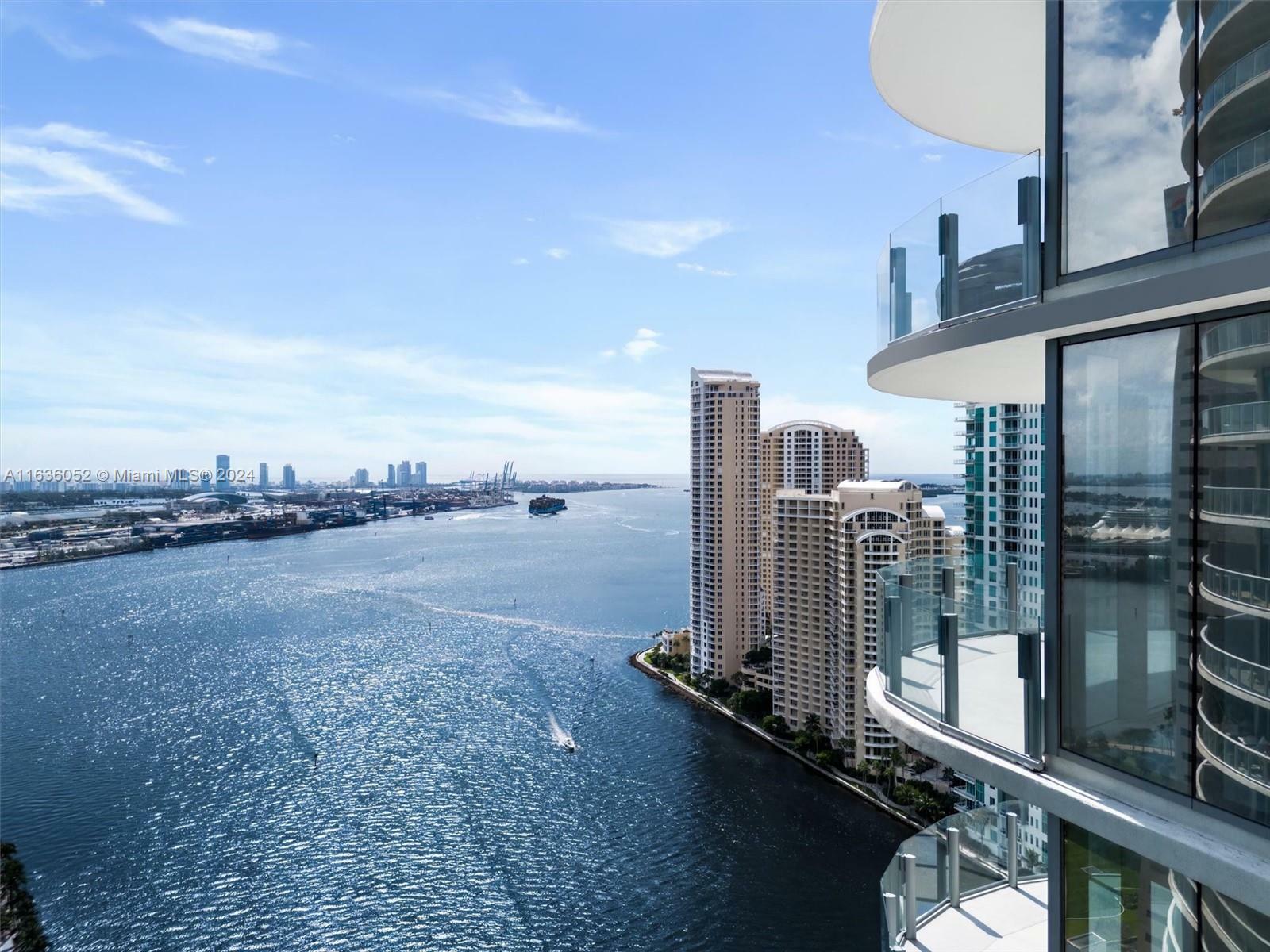 Property Photo:  300 Biscayne Blvd Way 3001  FL 33131 