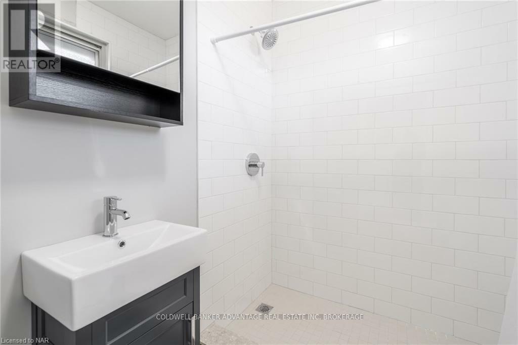 Property Photo:  81 Gibson Avenue 1  ON L8L 6J9 