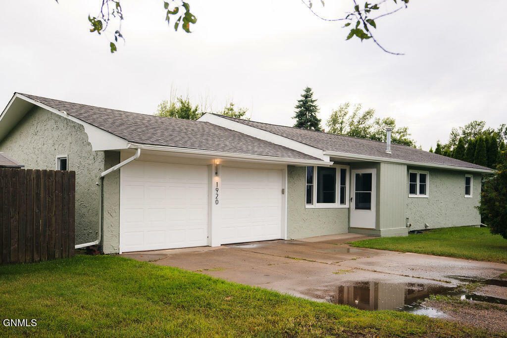 Property Photo:  1920 5th Street NE  ND 58401 