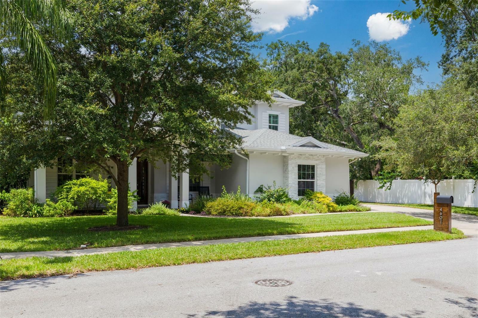 Property Photo:  4601 S Esperanza Avenue  FL 33611 