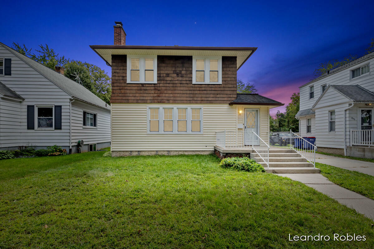 Property Photo:  928 Lake Michigan Drive NW  MI 49504 