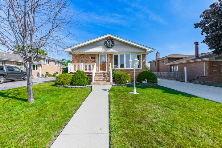 6138 W 80th Place  Burbank IL 60459 photo