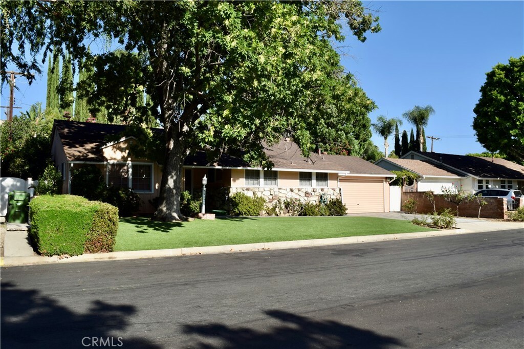 5012 Mammoth Avenue  Sherman Oaks CA 91423 photo