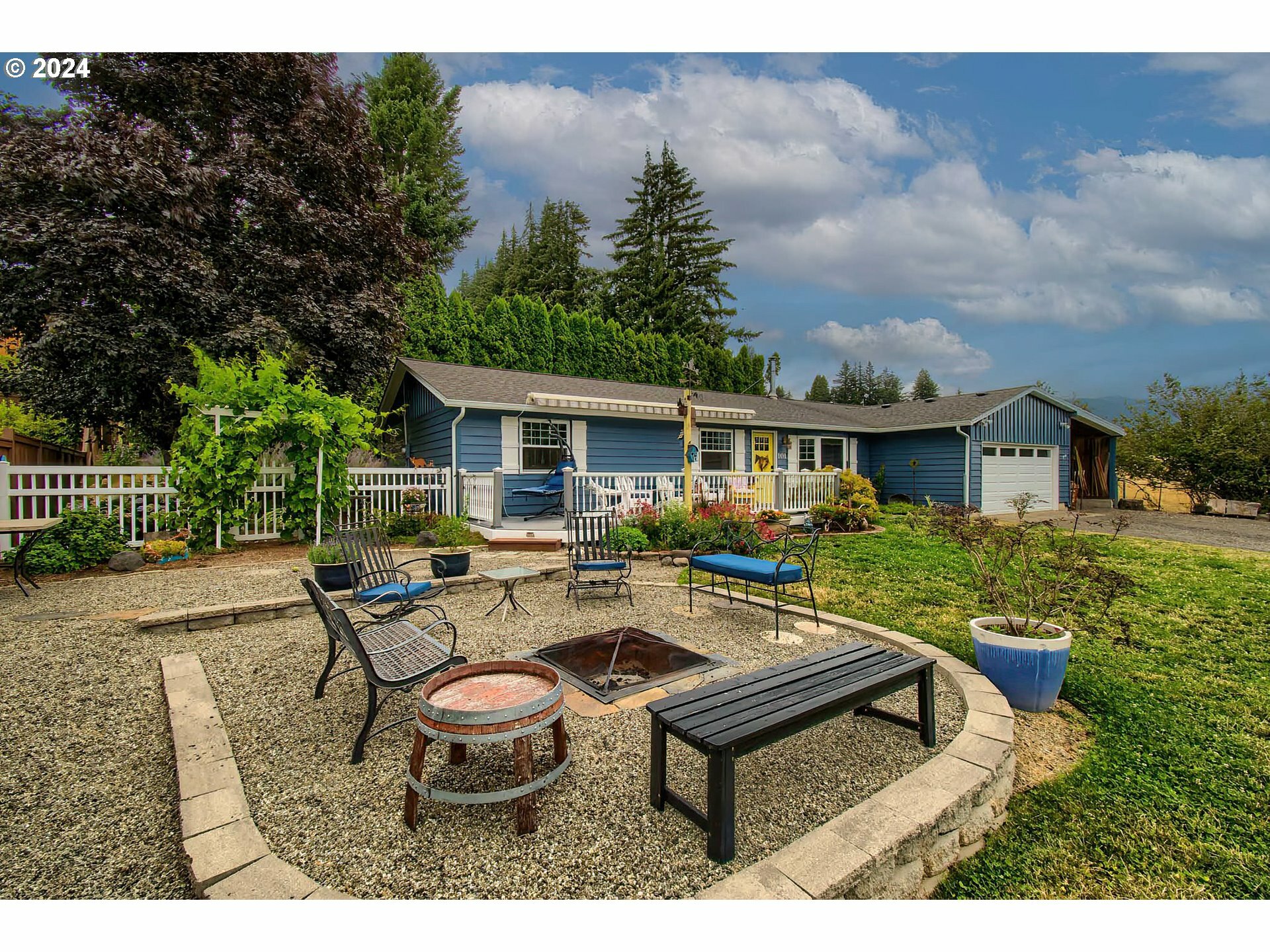 Property Photo:  101 Juniper St  WA 98610 