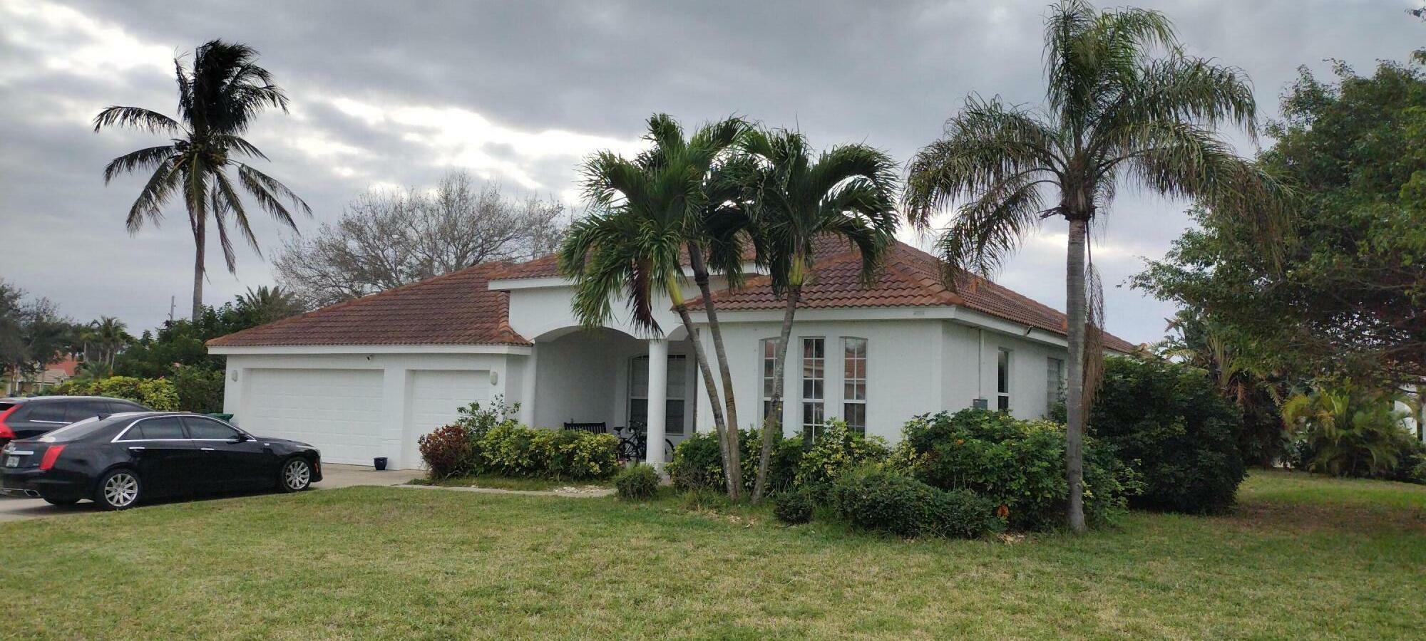 Property Photo:  572 Oceanside Boulevard  FL 32903 