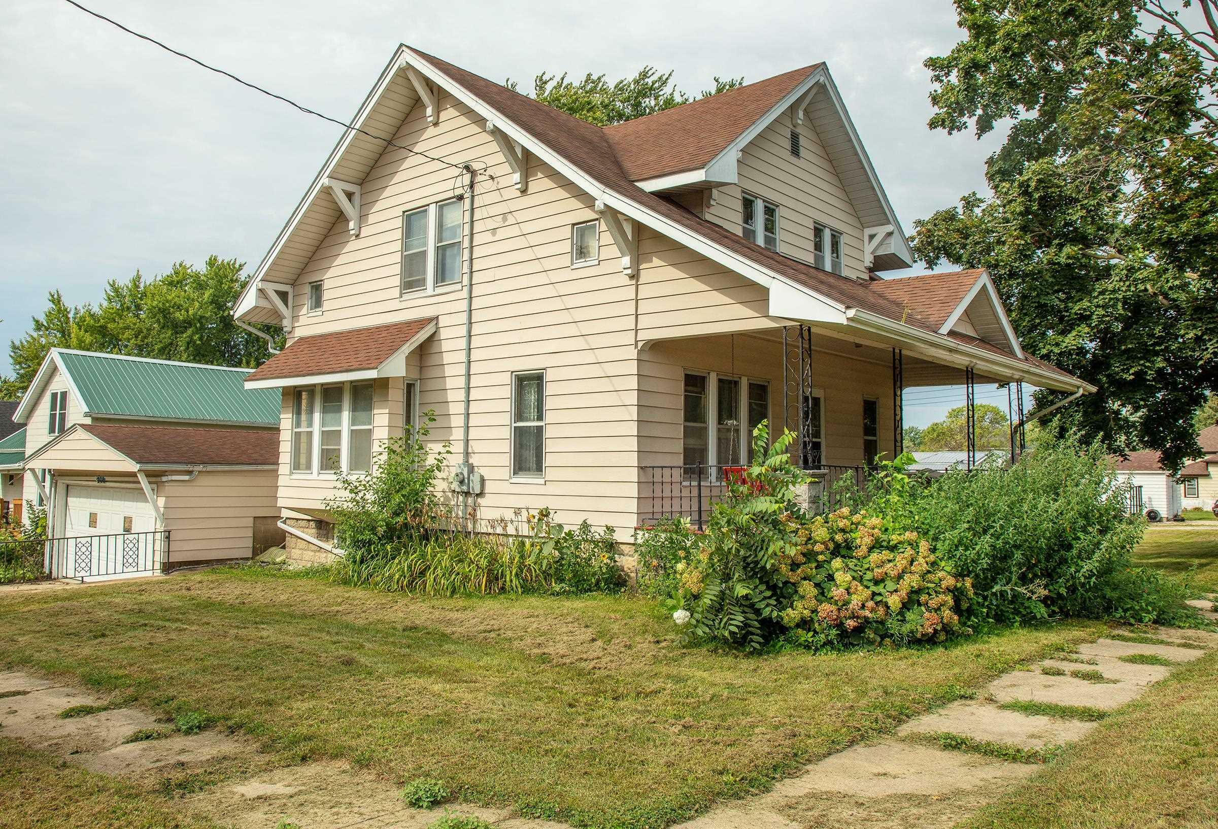 Property Photo:  206 NE 1st Street  IA 50676 