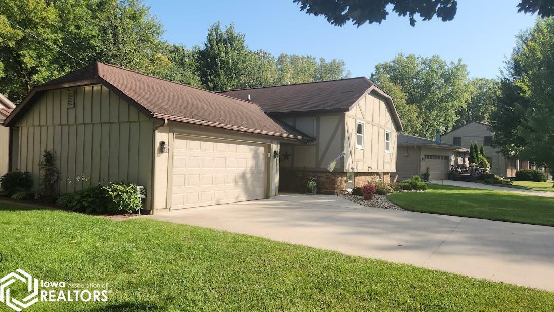 Property Photo:  1815 Springview Drive  IA 50401 