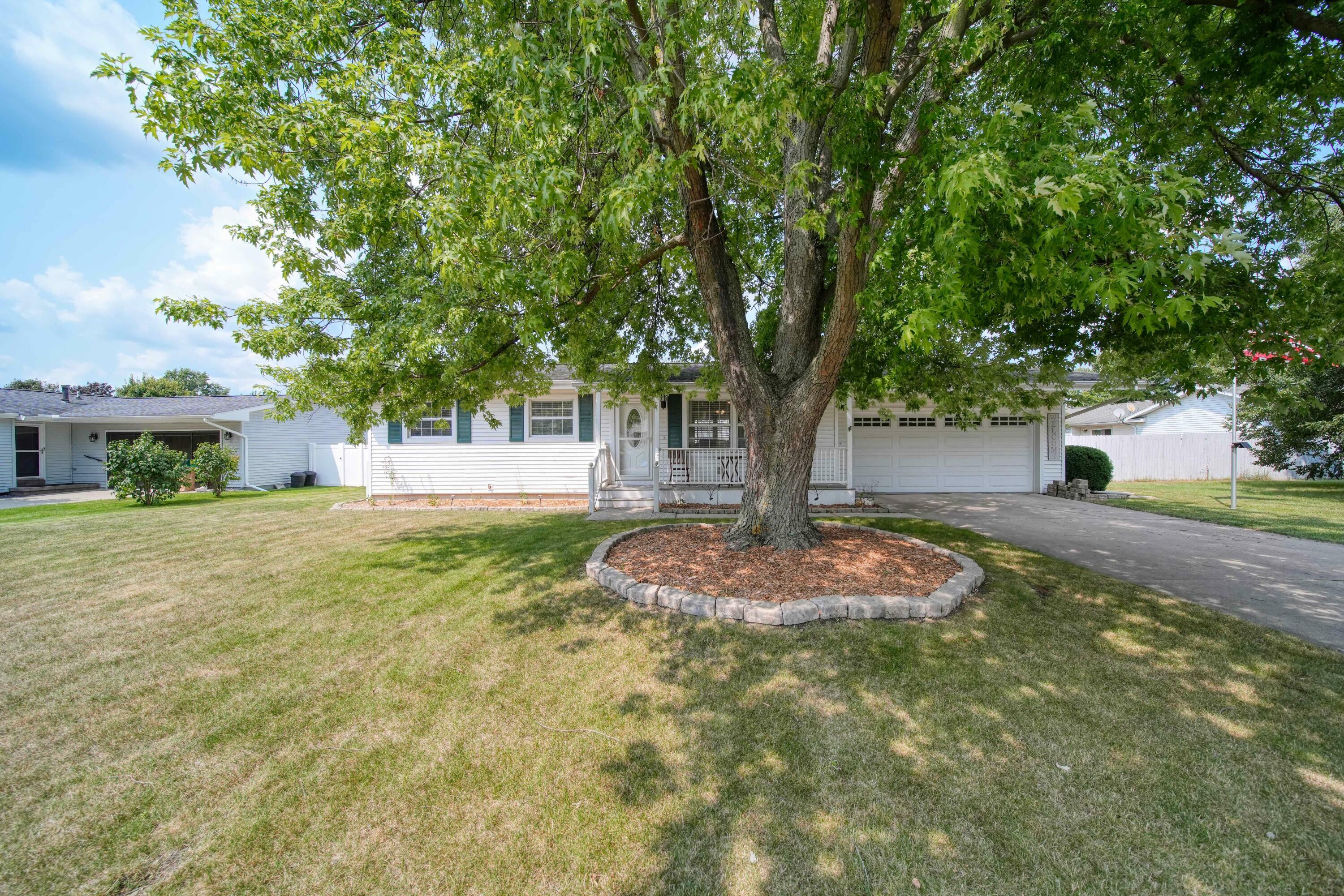 Property Photo:  1503 Fox Run  MI 49286 