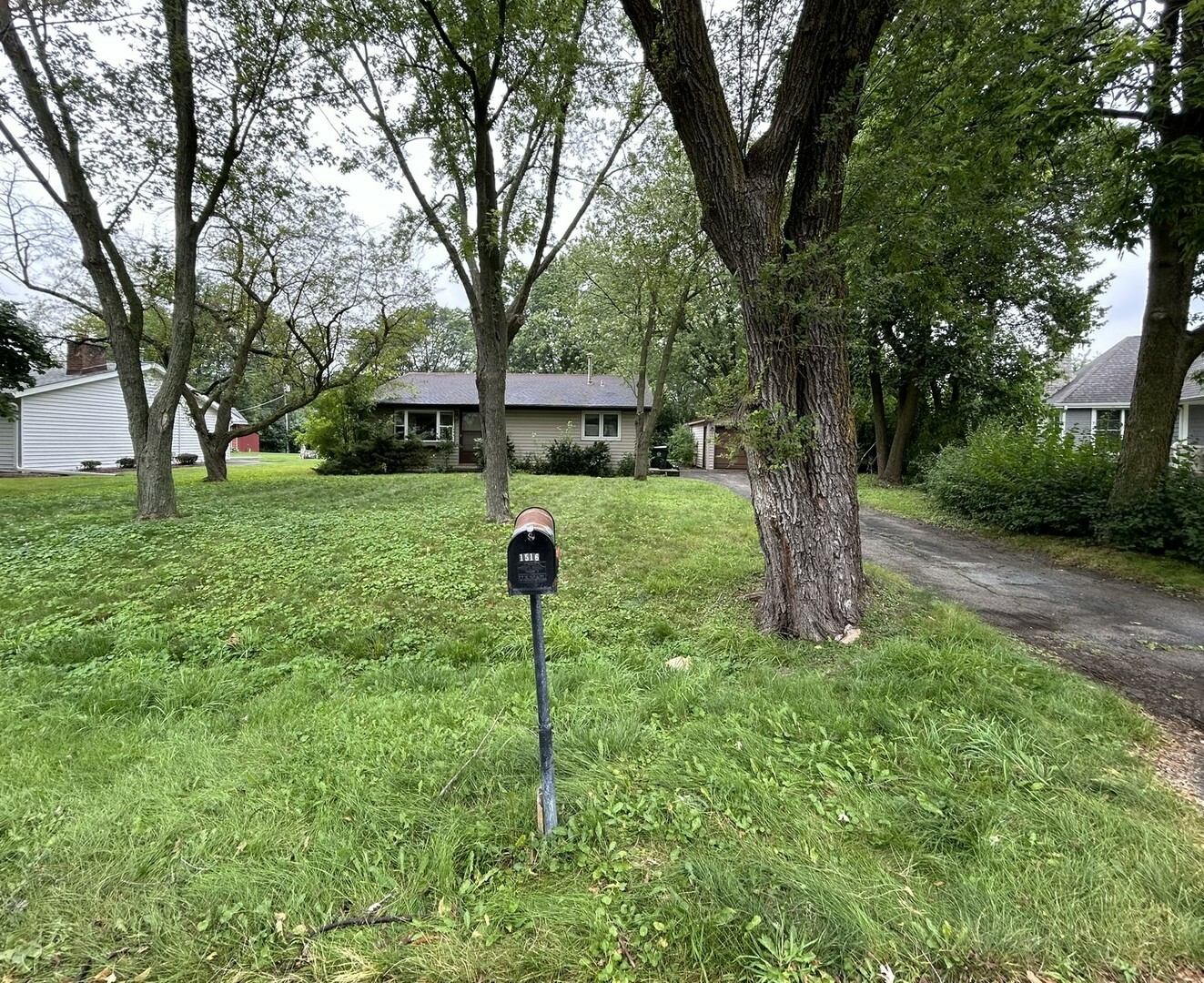 Property Photo:  1516 N Yale Avenue  IL 60004 