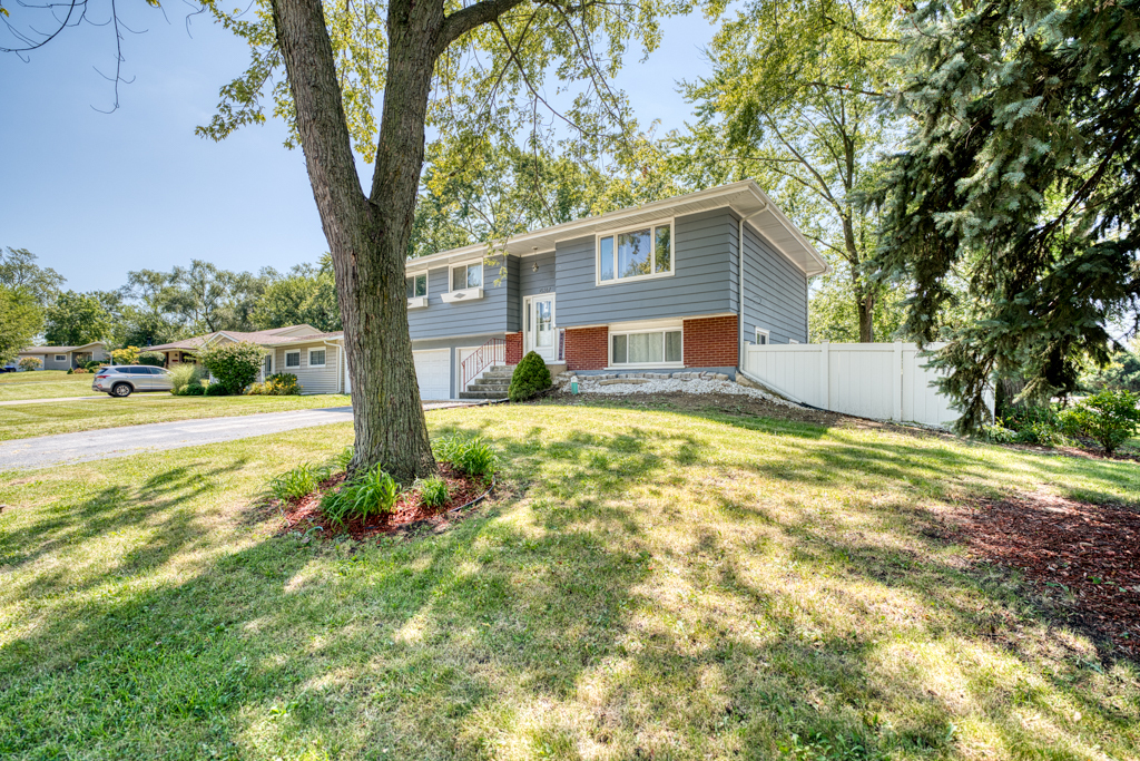 Property Photo:  15267 Hiawatha Trail  IL 60462 