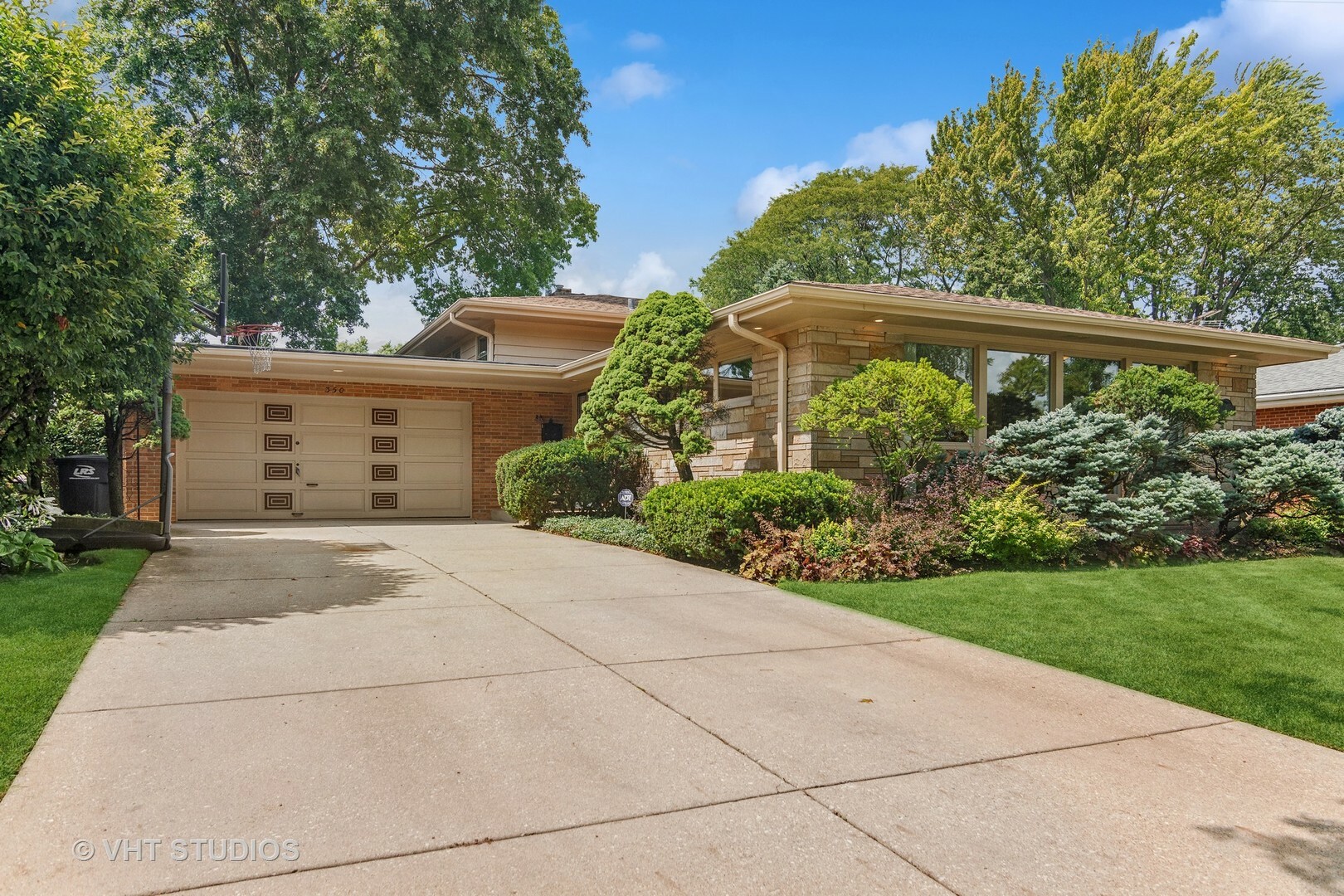 Property Photo: 350 Cambridge Road IL 60005