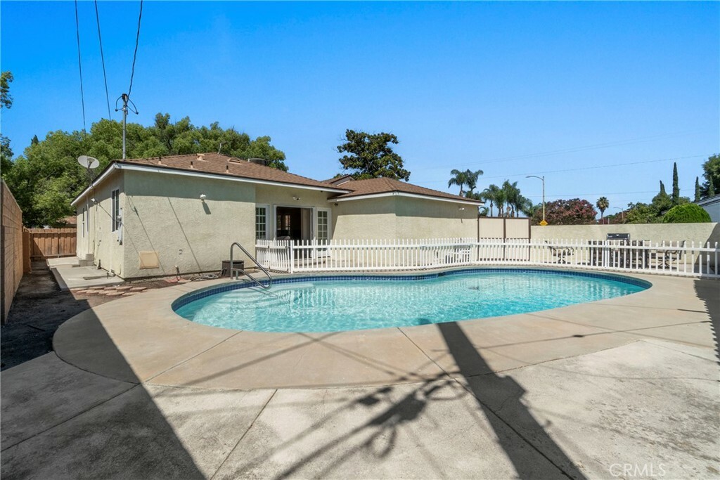 Property Photo:  18300 Jovan Street  CA 91335 